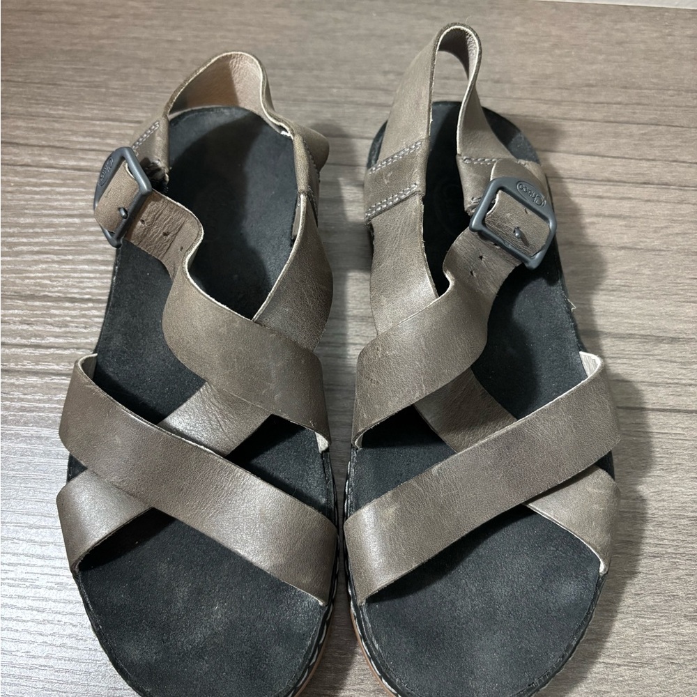 Chaco Townes Grey Leather Sandals Womens Size 5 Barely Worn Excellent Condition